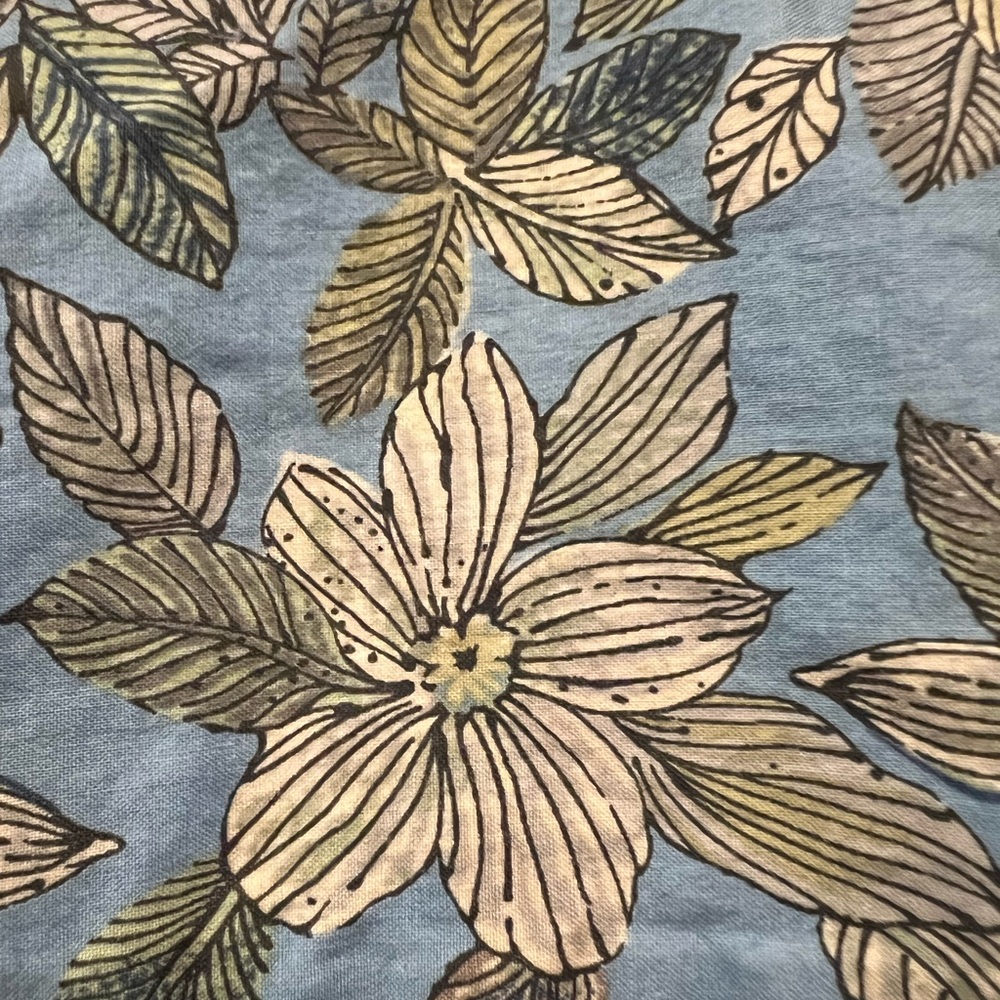 Tori Richard Blue and Tan Floral Hawaiian Shirt - Picture 5 of 8